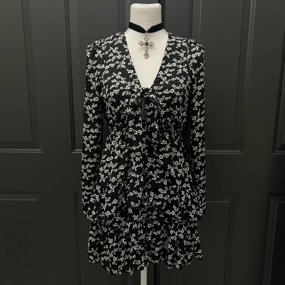 Forever 21 Black and White Floral Long Sleeve Dress